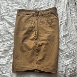 Men's 32 old navy flat front Tan classic khaki 8" inseam slim flex Shorts